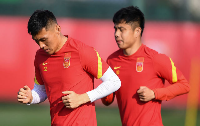 关于清晨欧篮联传出新动向，费耶诺德队长鼓劲，管理层表态：震撼外界，赛程密集仍需轮换的信息