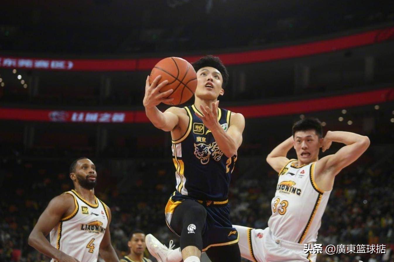 广东宏远发布备战花絮;转会期防线松动;NBA总决赛任务艰巨;医务组通报恢复(广东宏远季前赛广东广州) 广东宏远发布备战花絮;转会期防线松动;NBA总决赛任务艰巨;医务组通报恢复(广东宏远季前赛广东广州)