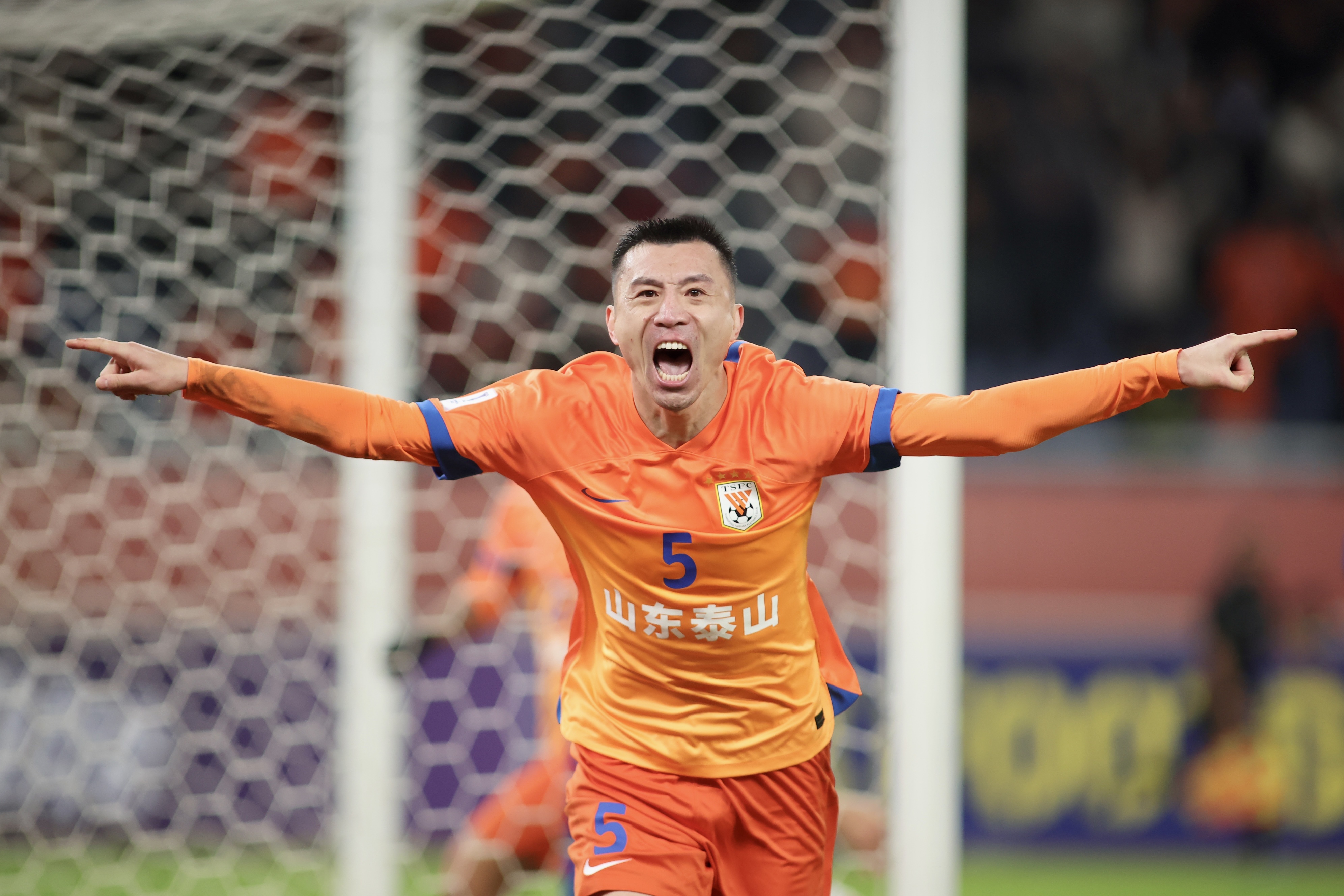 冲刺阶段英超焦点战，山东泰山止住颓势，更衣室稳定，赛季目标并未改变(侯镜如为什么不救塔山)