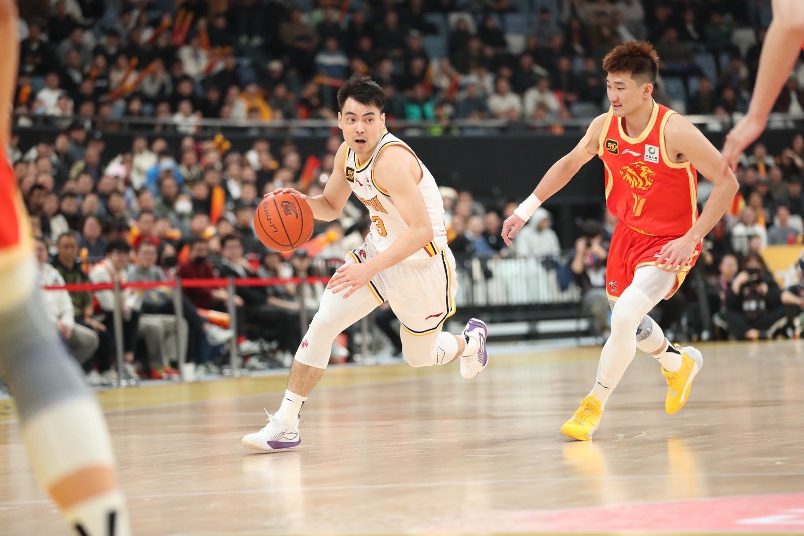  广厦男篮发布备战花絮，今晚篮板制胜，西甲任务艰巨，训练强度明显提升